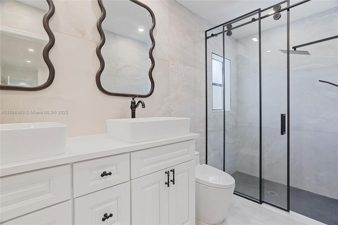 На продажу: $775,000 (4 спален, 2 ванн, 1902 Квадратных фут)