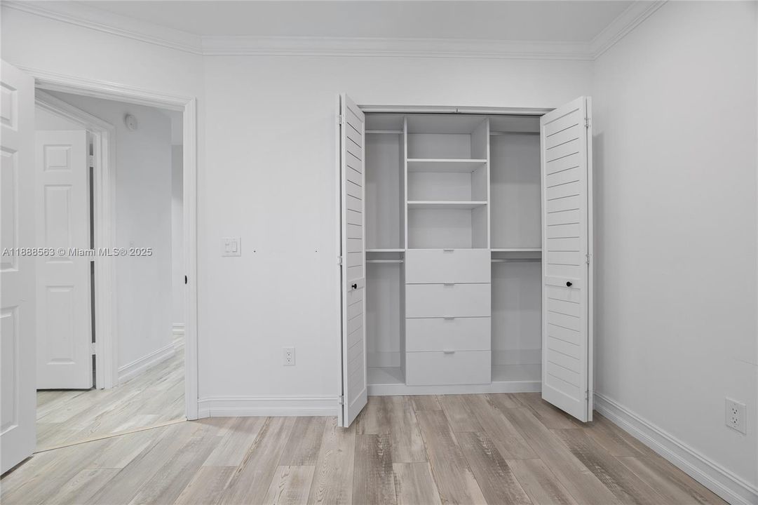 На продажу: $775,000 (4 спален, 2 ванн, 1902 Квадратных фут)