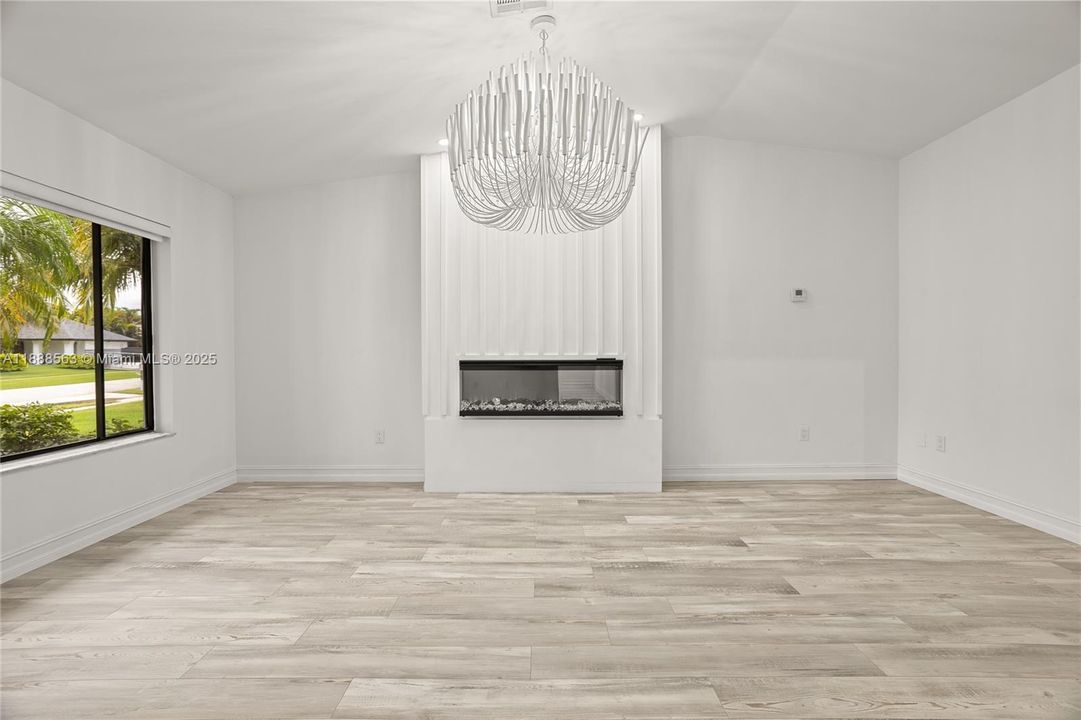 На продажу: $775,000 (4 спален, 2 ванн, 1902 Квадратных фут)