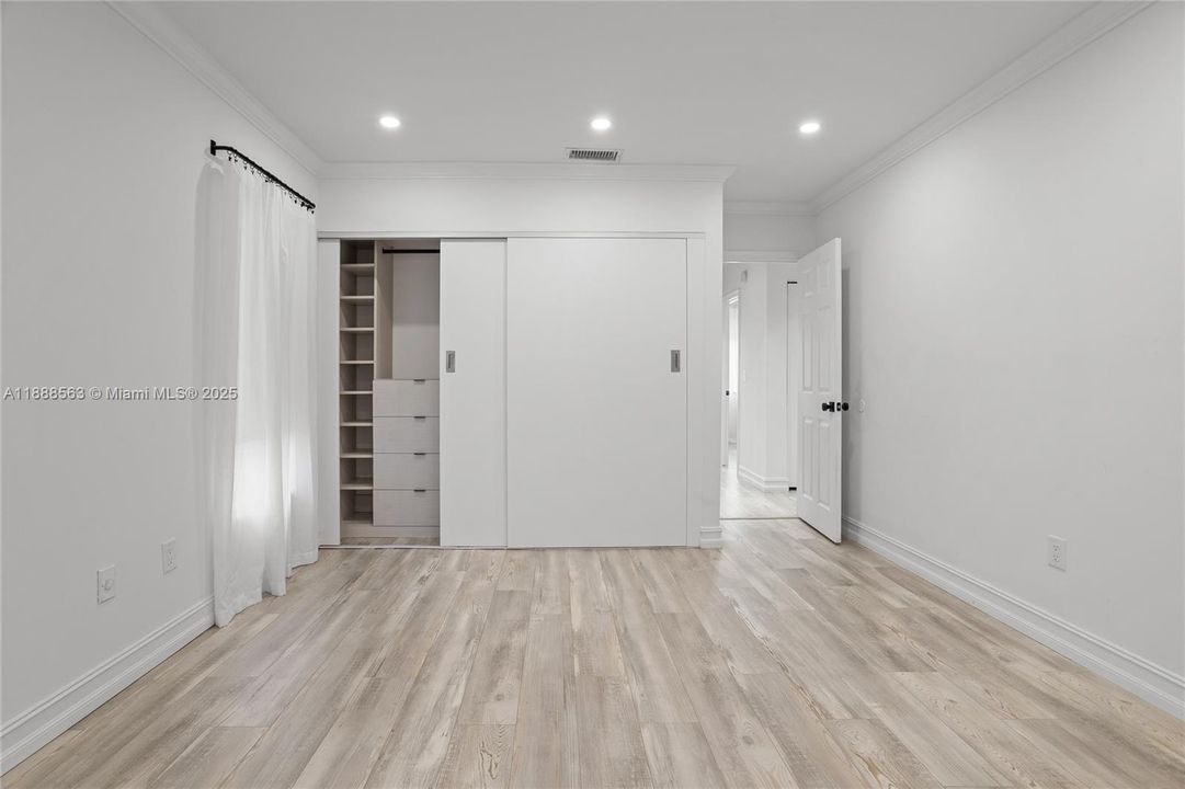 На продажу: $775,000 (4 спален, 2 ванн, 1902 Квадратных фут)