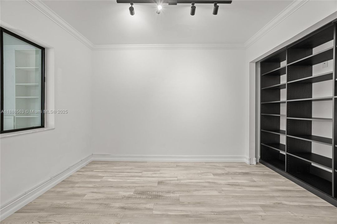 На продажу: $775,000 (4 спален, 2 ванн, 1902 Квадратных фут)