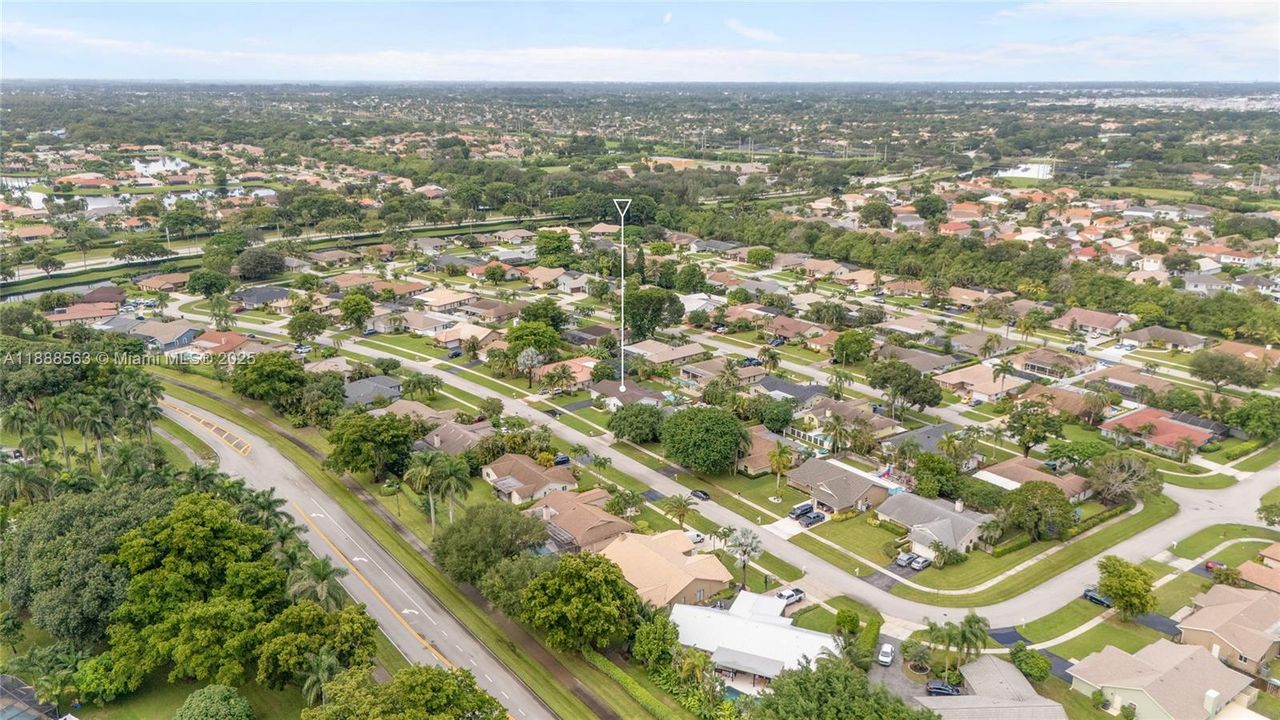 На продажу: $775,000 (4 спален, 2 ванн, 1902 Квадратных фут)