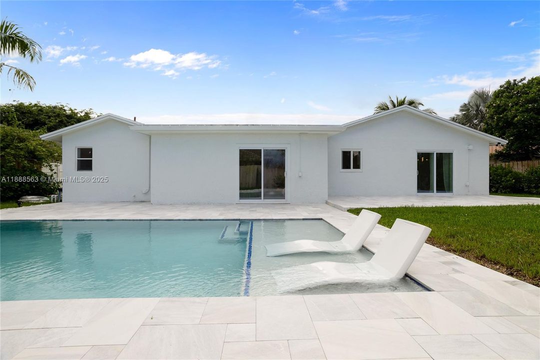 На продажу: $775,000 (4 спален, 2 ванн, 1902 Квадратных фут)