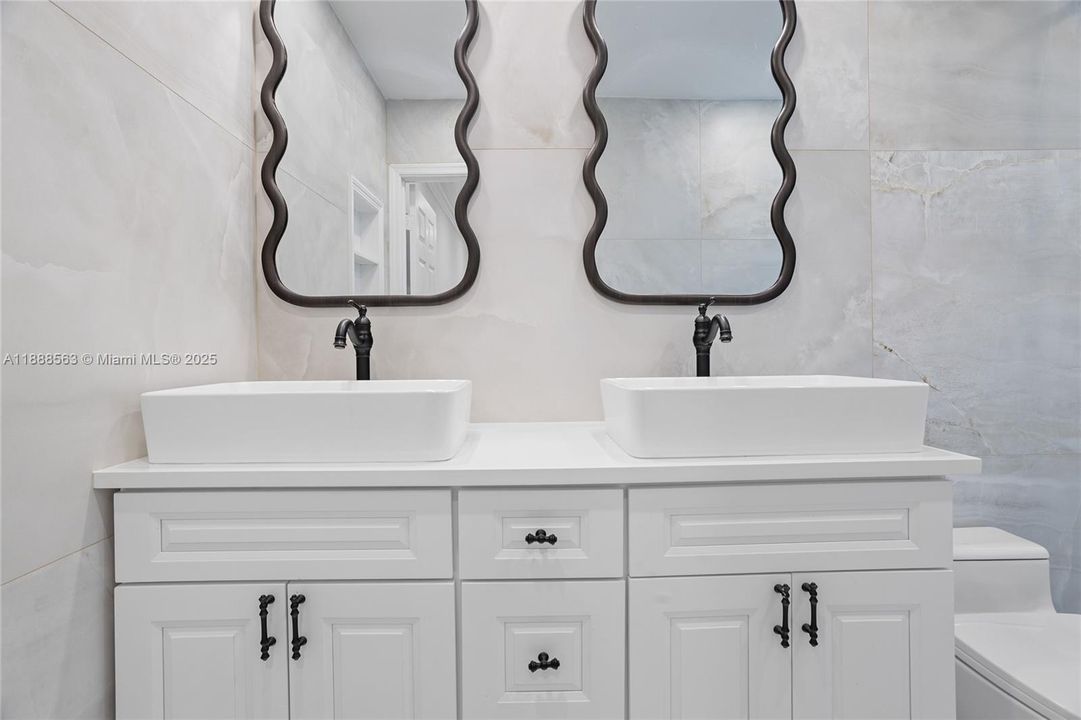 На продажу: $775,000 (4 спален, 2 ванн, 1902 Квадратных фут)