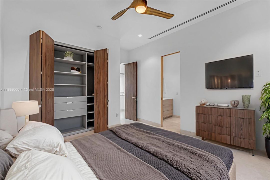 For Sale: $6,999,999 (6 beds, 6 baths, 0 Square Feet)