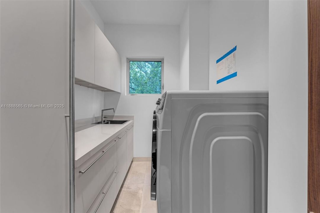 For Sale: $6,999,999 (6 beds, 6 baths, 0 Square Feet)