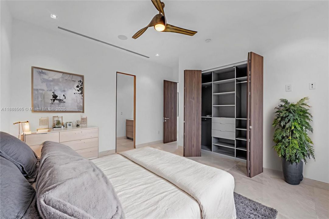 For Sale: $6,999,999 (6 beds, 6 baths, 0 Square Feet)