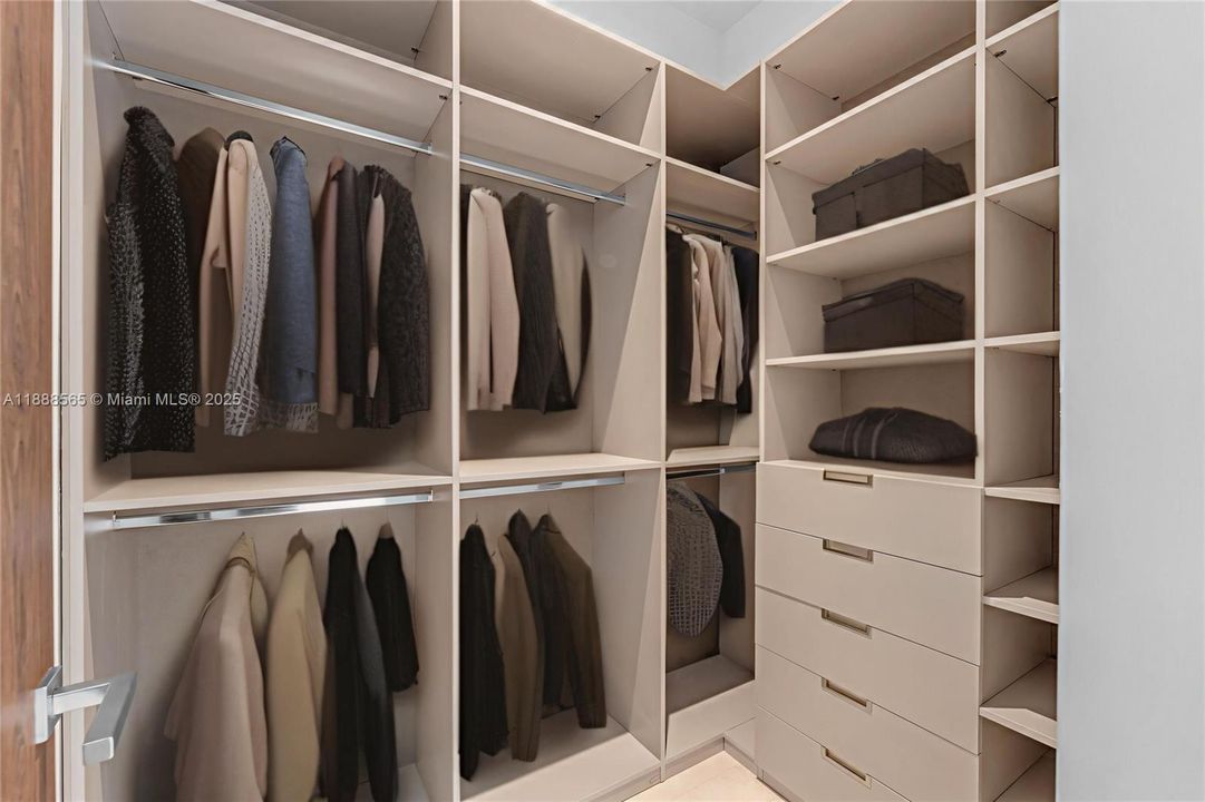 For Sale: $6,999,999 (6 beds, 6 baths, 0 Square Feet)