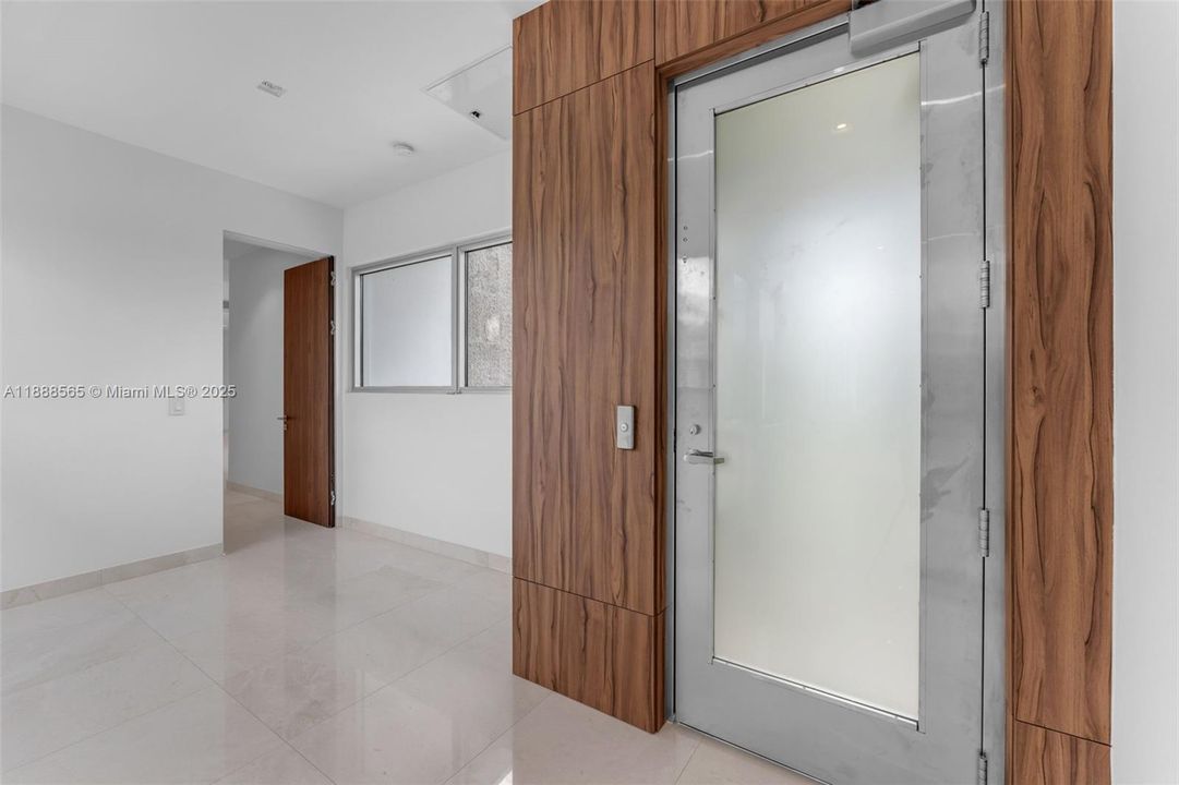 For Sale: $6,999,999 (6 beds, 6 baths, 0 Square Feet)