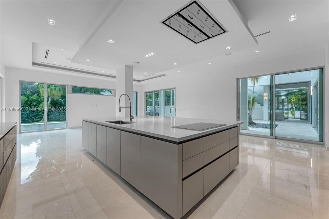 For Sale: $6,999,999 (6 beds, 6 baths, 0 Square Feet)