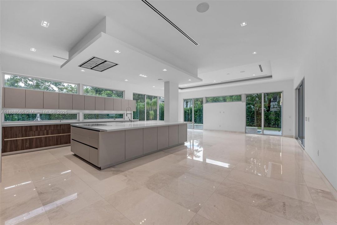 For Sale: $6,999,999 (6 beds, 6 baths, 0 Square Feet)