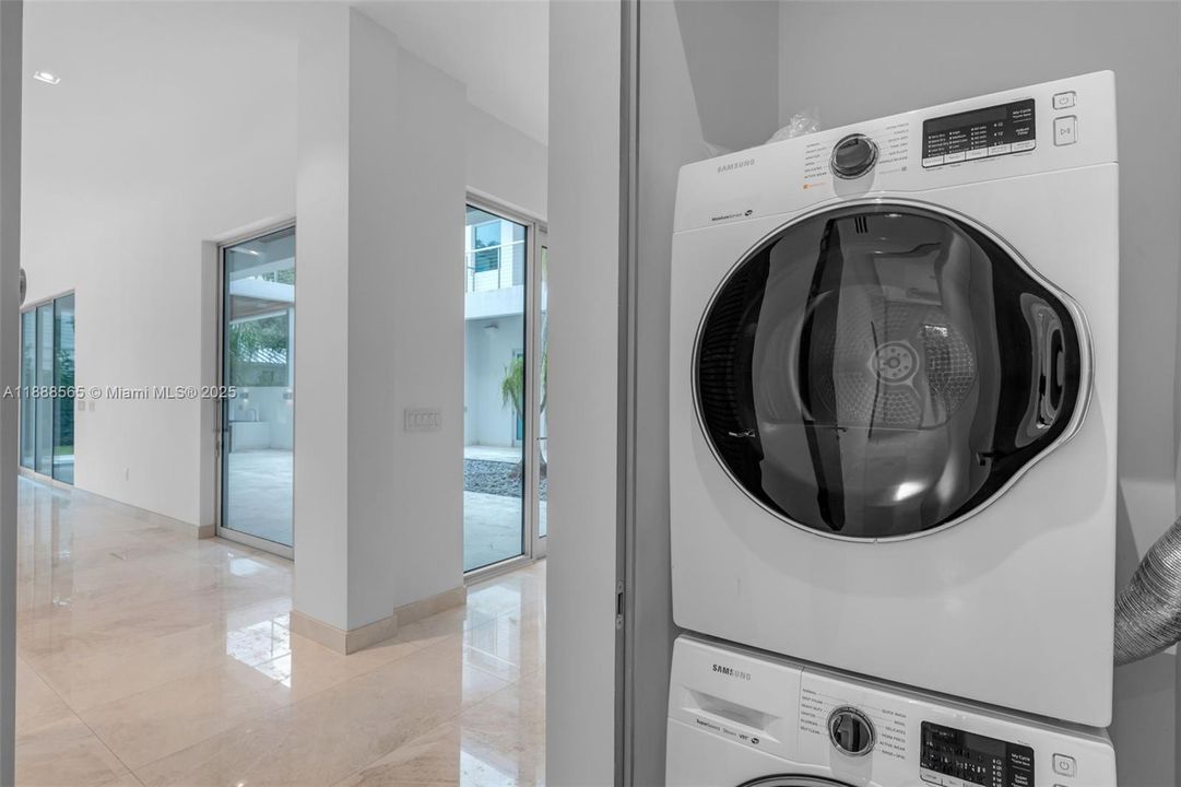 For Sale: $6,999,999 (6 beds, 6 baths, 0 Square Feet)