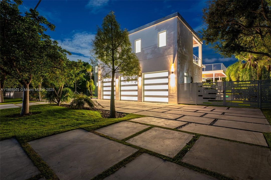 For Sale: $6,999,999 (6 beds, 6 baths, 0 Square Feet)