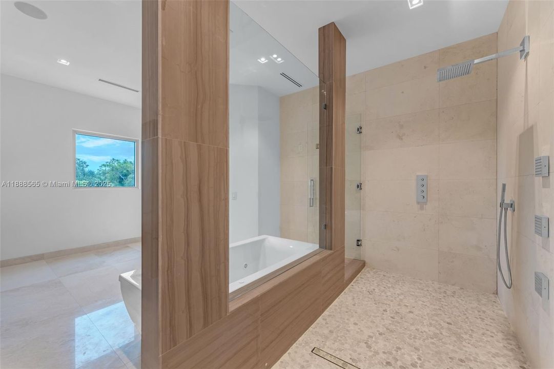 For Sale: $6,999,999 (6 beds, 6 baths, 0 Square Feet)