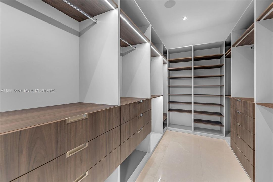 For Sale: $6,999,999 (6 beds, 6 baths, 0 Square Feet)