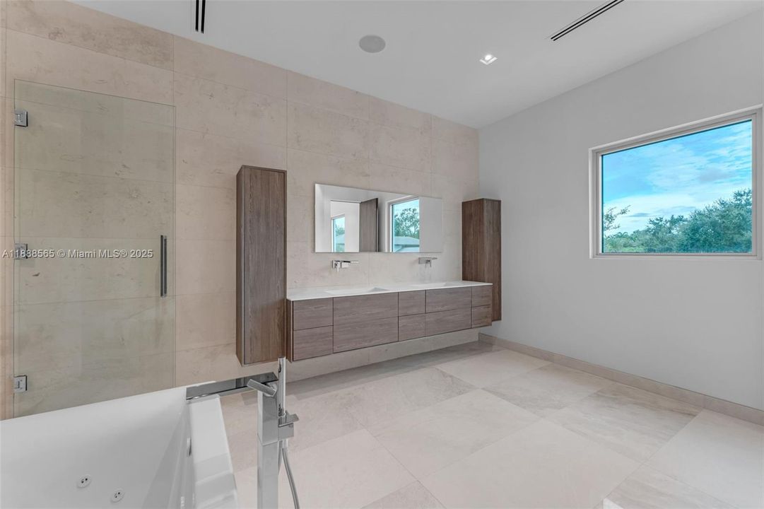 For Sale: $6,999,999 (6 beds, 6 baths, 0 Square Feet)