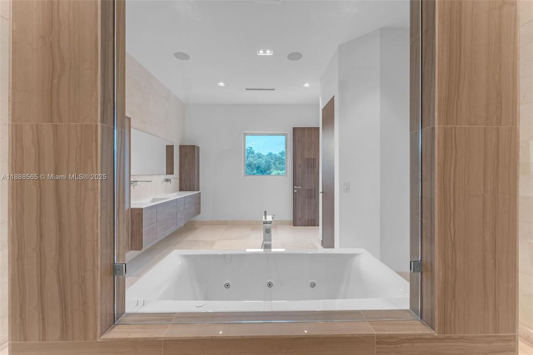 For Sale: $6,999,999 (6 beds, 6 baths, 0 Square Feet)