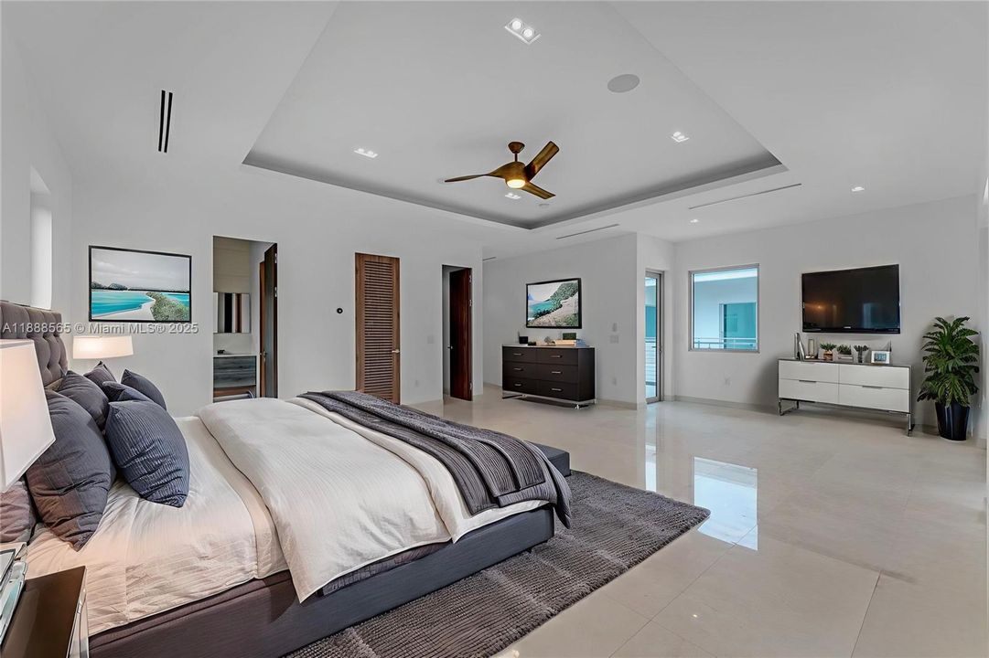 For Sale: $6,999,999 (6 beds, 6 baths, 0 Square Feet)