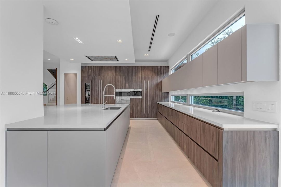 For Sale: $6,999,999 (6 beds, 6 baths, 0 Square Feet)