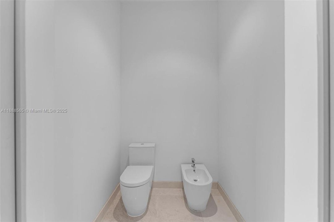 For Sale: $6,999,999 (6 beds, 6 baths, 0 Square Feet)