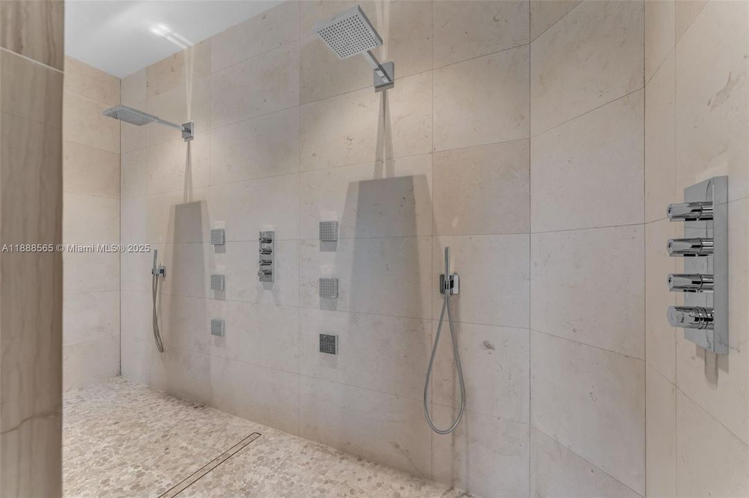 For Sale: $6,999,999 (6 beds, 6 baths, 0 Square Feet)