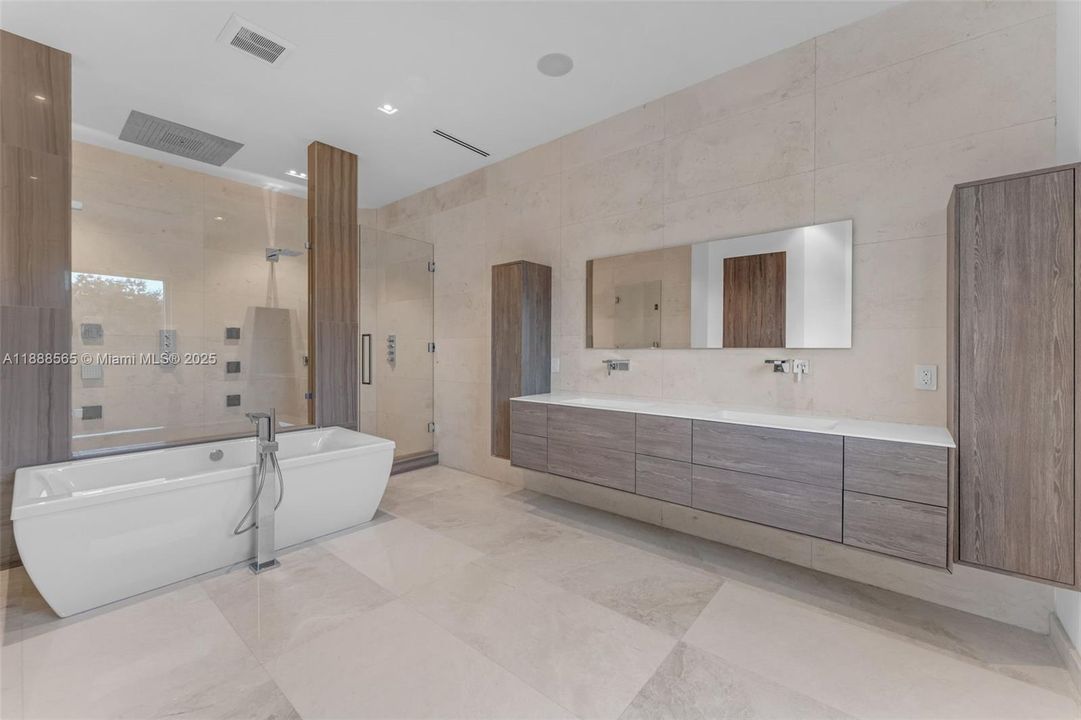 For Sale: $6,999,999 (6 beds, 6 baths, 0 Square Feet)