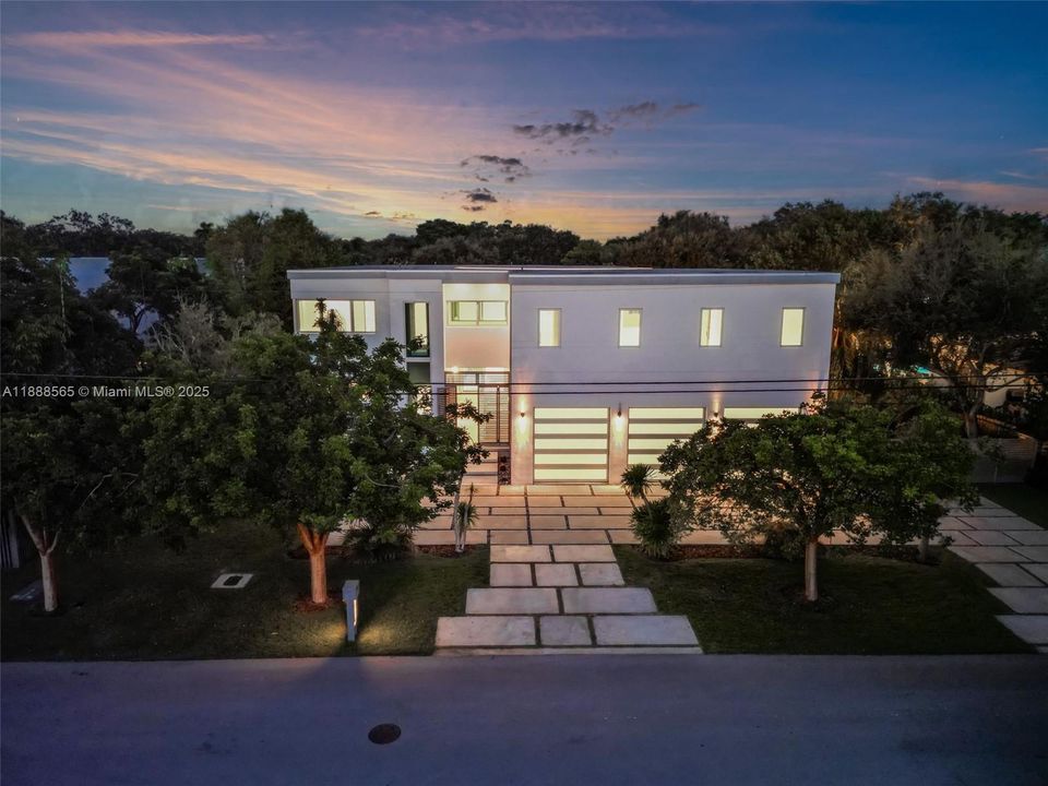 For Sale: $6,999,999 (6 beds, 6 baths, 0 Square Feet)