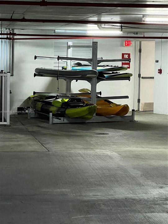 合同活跃: $6,500 (3 贝兹, 2 浴室, 1304 平方英尺)