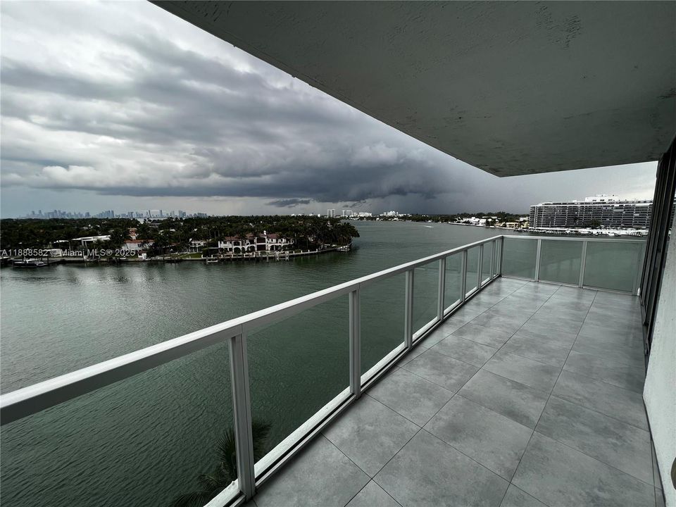 合同活跃: $6,500 (3 贝兹, 2 浴室, 1304 平方英尺)