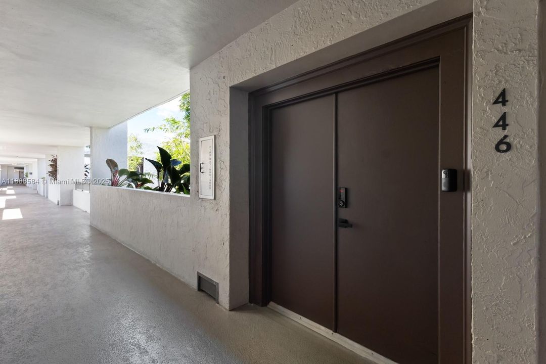 For Sale: $1,599,999 (4 beds, 2 baths, 1715 Square Feet)