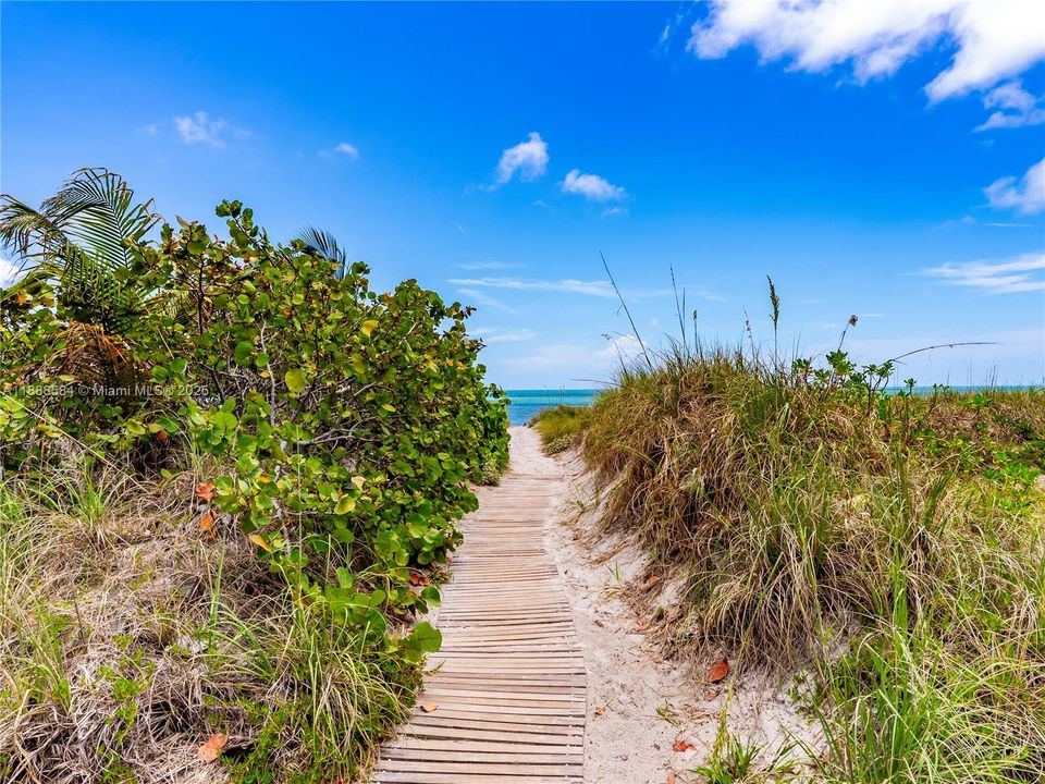 For Sale: $1,599,999 (4 beds, 2 baths, 1715 Square Feet)