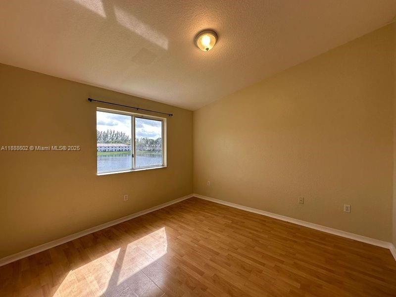 For Sale: $200,000 (2 beds, 2 baths, 815 Square Feet)