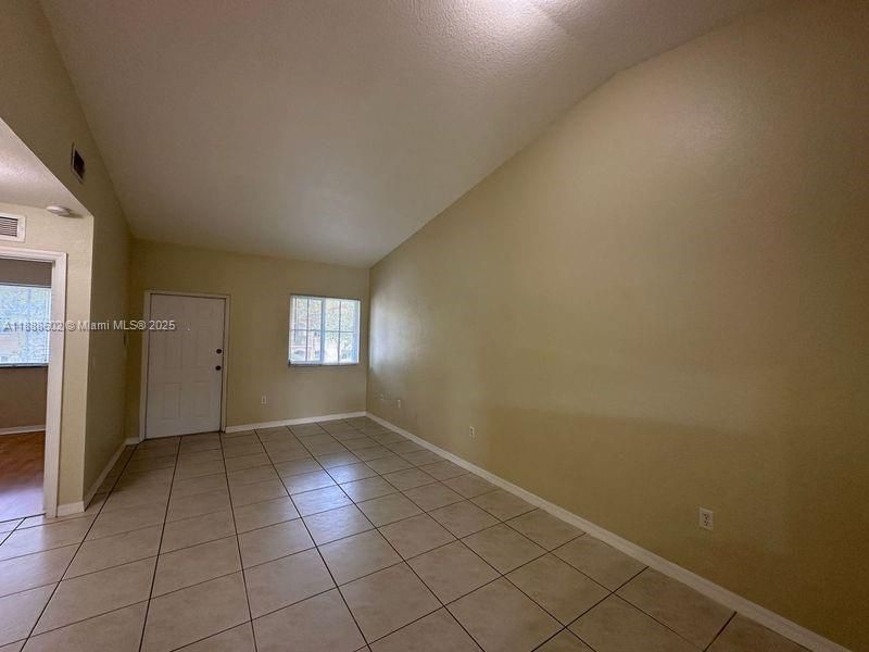 For Sale: $200,000 (2 beds, 2 baths, 815 Square Feet)