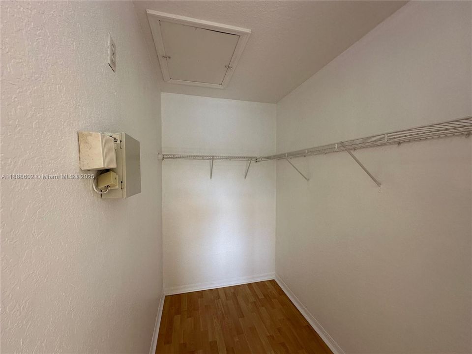 For Sale: $200,000 (2 beds, 2 baths, 815 Square Feet)