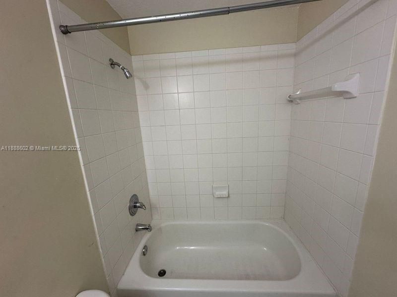 For Sale: $200,000 (2 beds, 2 baths, 815 Square Feet)