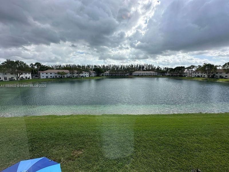 For Sale: $200,000 (2 beds, 2 baths, 815 Square Feet)