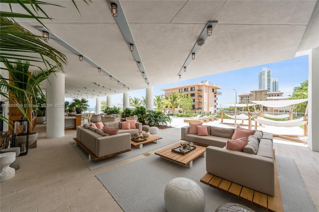 最近租的: $5,500 (2 贝兹, 3 浴室, 1223 平方英尺)