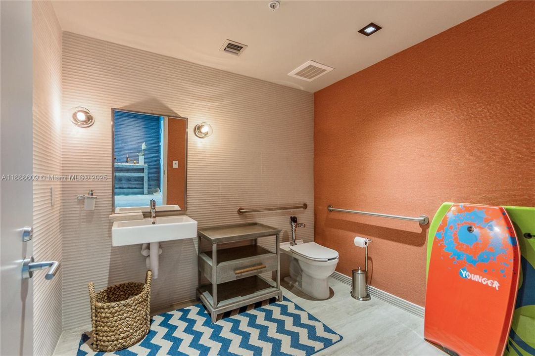 最近租的: $5,500 (2 贝兹, 3 浴室, 1223 平方英尺)