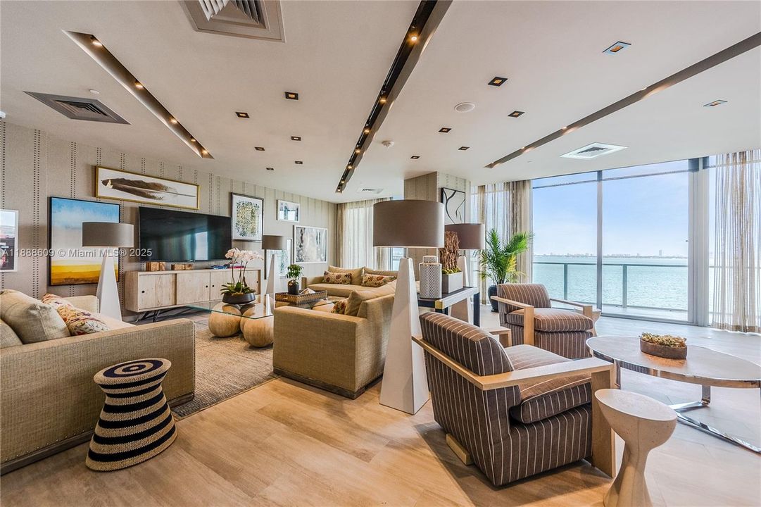 最近租的: $5,500 (2 贝兹, 3 浴室, 1223 平方英尺)