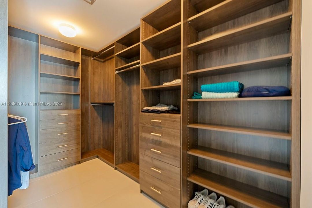 最近租的: $5,500 (2 贝兹, 3 浴室, 1223 平方英尺)