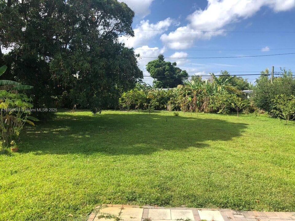 En Venta: $1,130,000 (0.47 acres)
