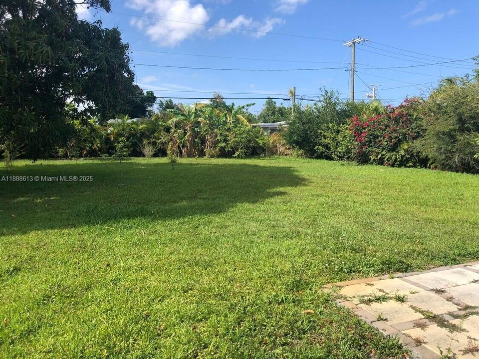 En Venta: $1,130,000 (0.47 acres)