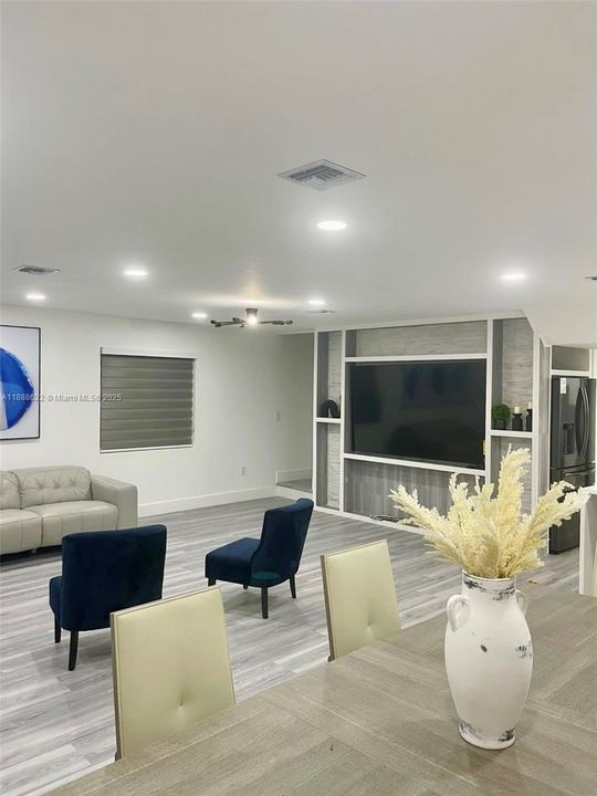 For Sale: $1,600,000 (4 beds, 4 baths, 1350 Square Feet)