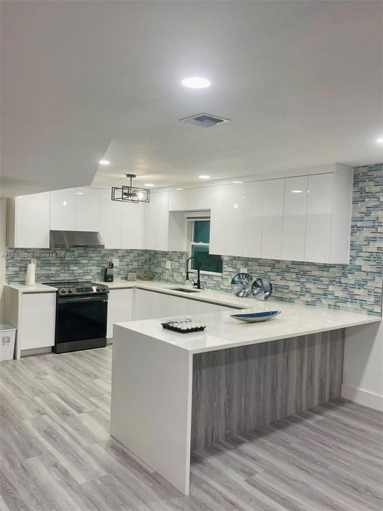 For Sale: $1,600,000 (4 beds, 4 baths, 1350 Square Feet)