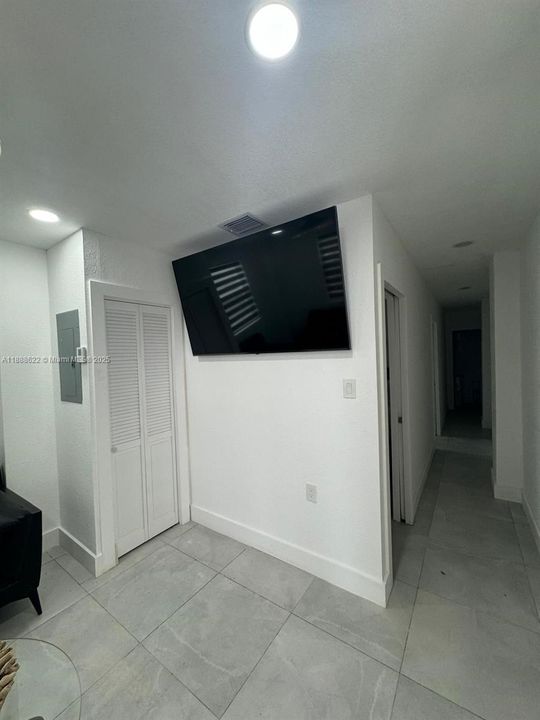 For Sale: $1,600,000 (4 beds, 4 baths, 1350 Square Feet)