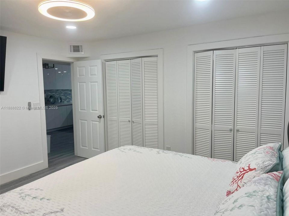 For Sale: $1,600,000 (4 beds, 4 baths, 1350 Square Feet)