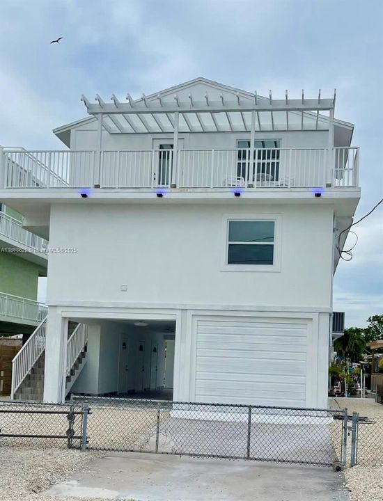 For Sale: $1,600,000 (4 beds, 4 baths, 1350 Square Feet)