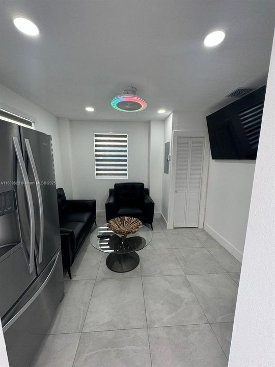 For Sale: $1,600,000 (4 beds, 4 baths, 1350 Square Feet)