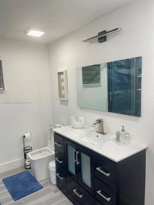 For Sale: $1,600,000 (4 beds, 4 baths, 1350 Square Feet)