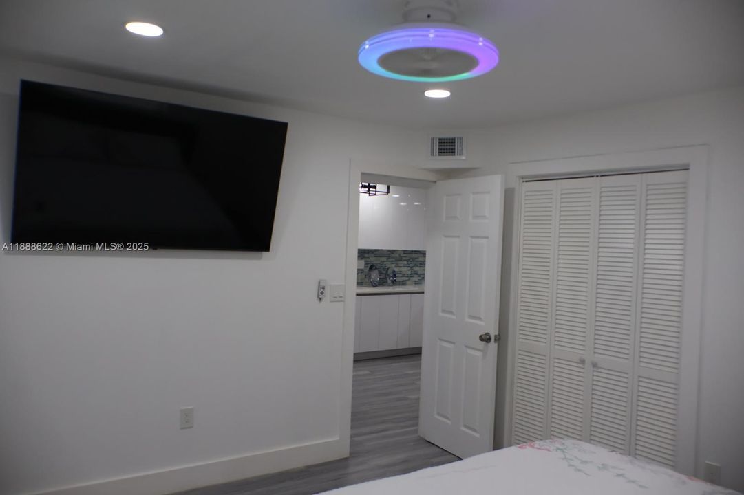 For Sale: $1,600,000 (4 beds, 4 baths, 1350 Square Feet)